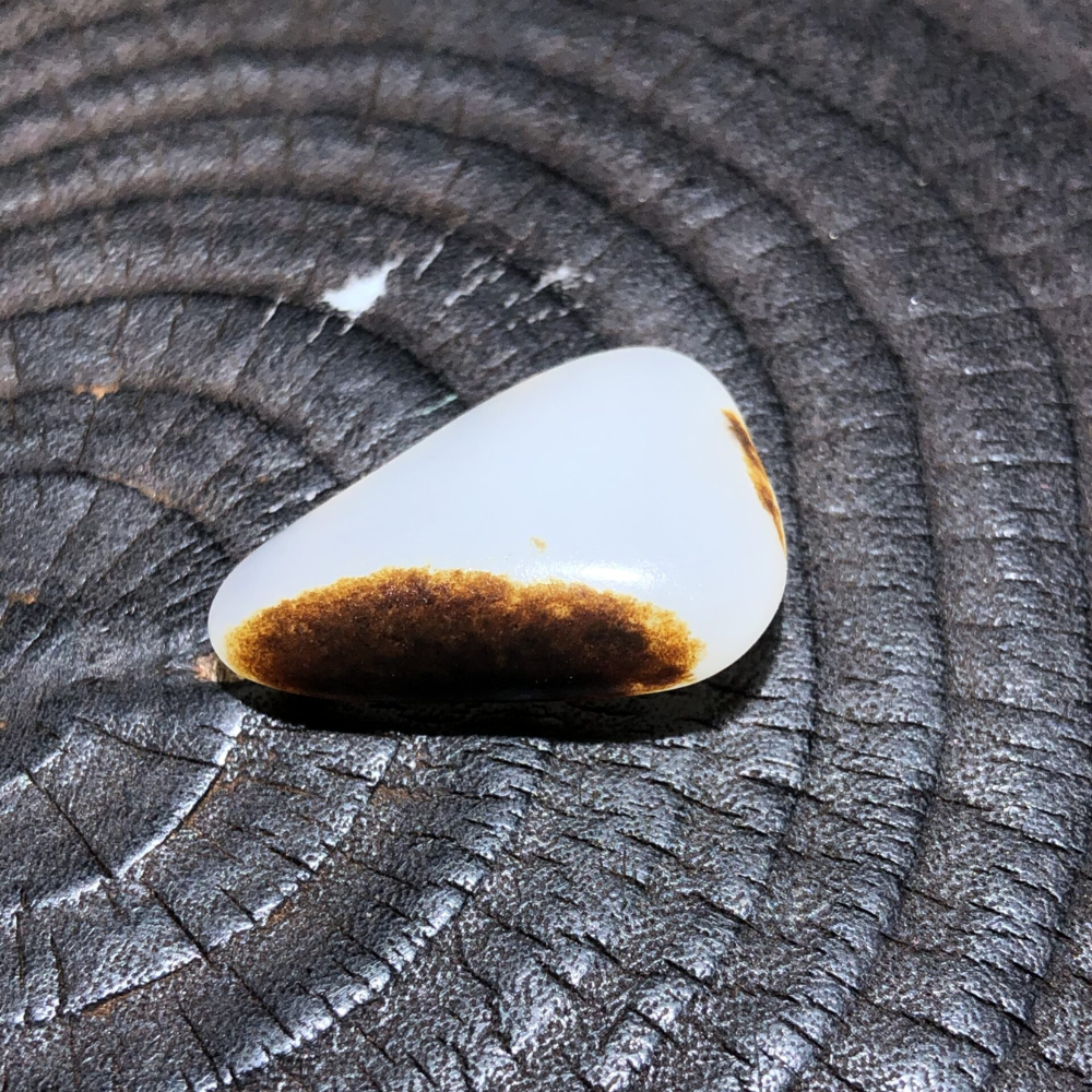 Lonely Stone with Black Color Skin – 5.4g