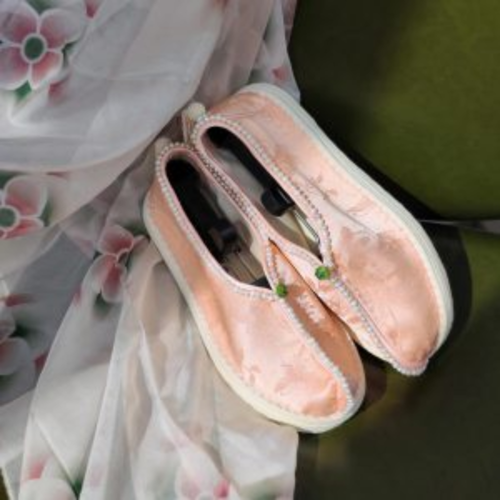 “Imperial Brocade” Thousand-Layer Sole Silk Shoes view 15