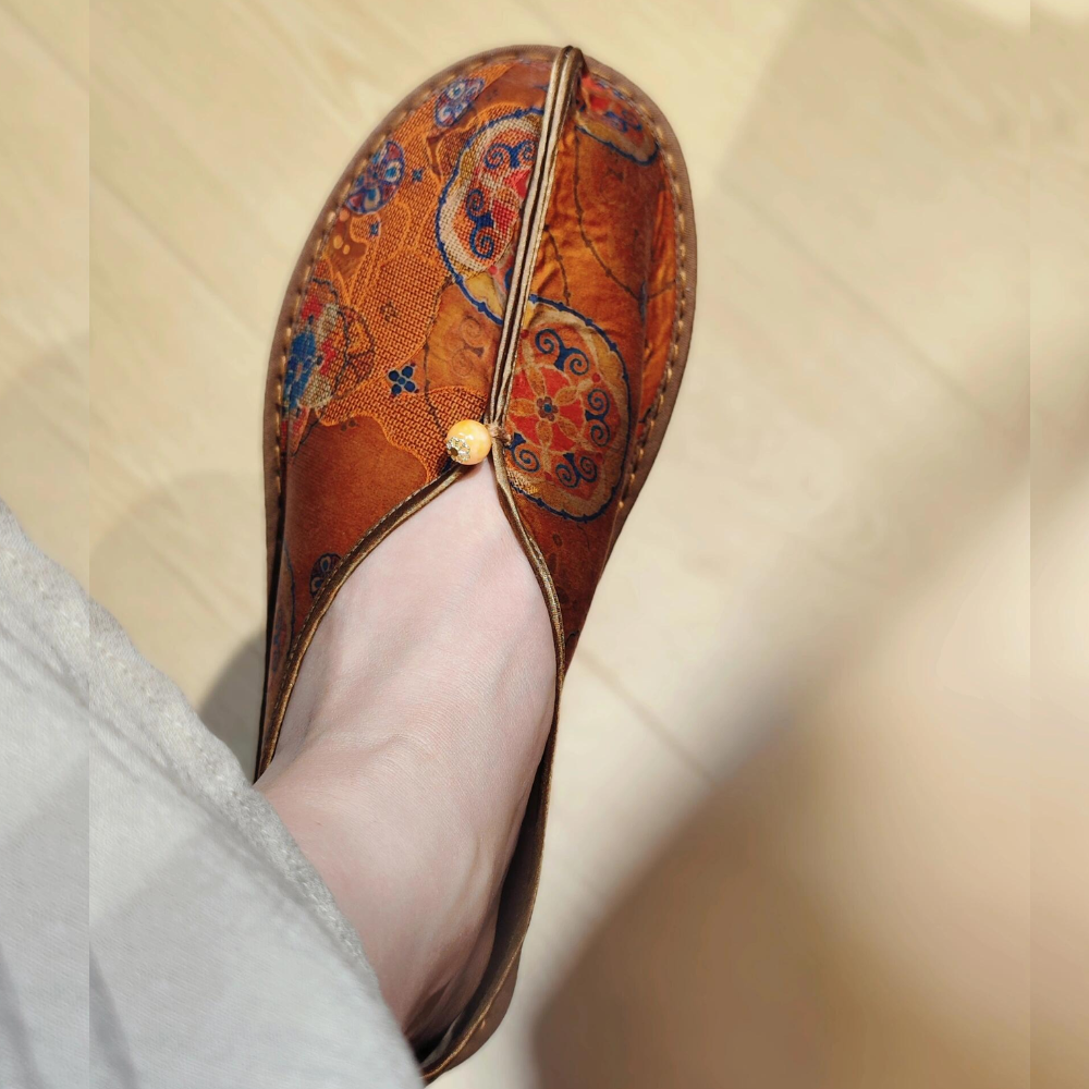 “Imperial Brocade” Thousand-Layer Sole Silk Shoes view 3