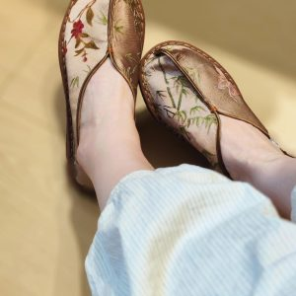 “Imperial Brocade” Thousand-Layer Sole Silk Shoes view 5
