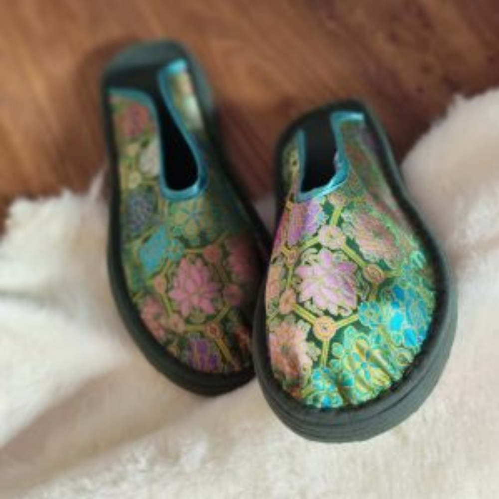 “Celestial Elegance” Thousand-Layer Sole Silk Shoes view 3