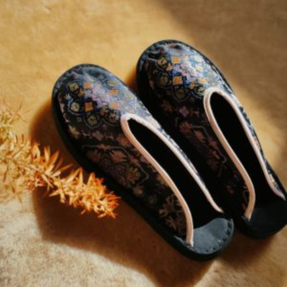 “Celestial Elegance” Thousand-Layer Sole Silk Shoes view 4