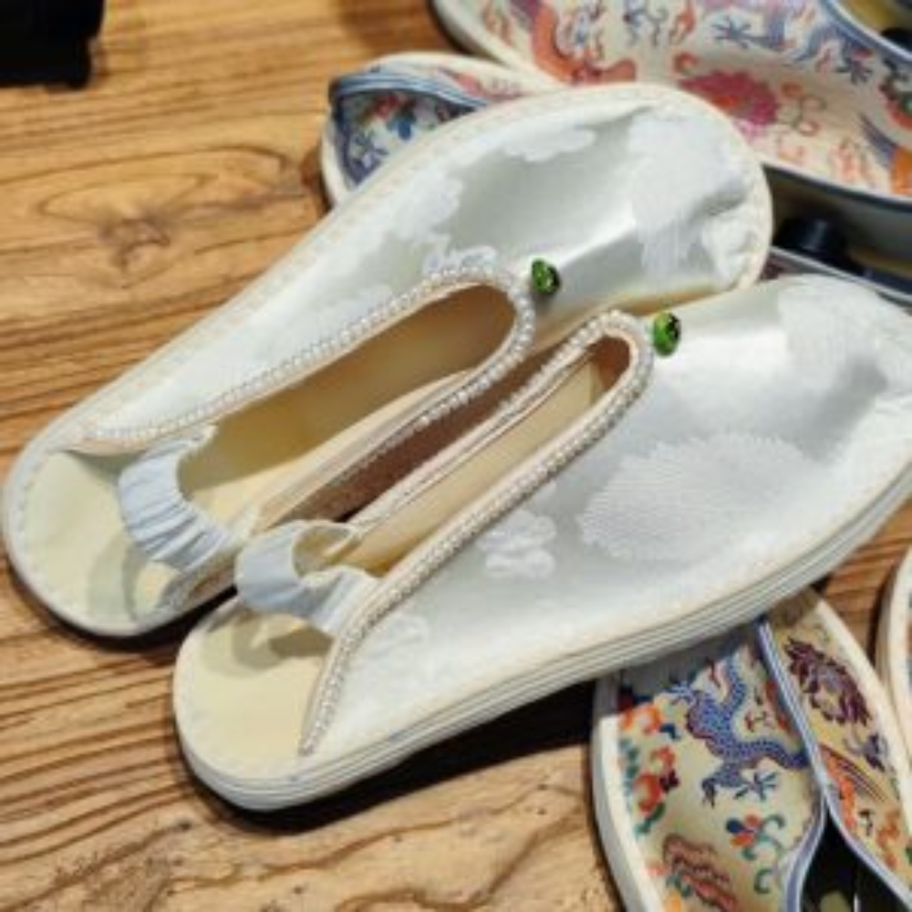 “Celestial Elegance” Thousand-Layer Sole Silk Shoes view 7