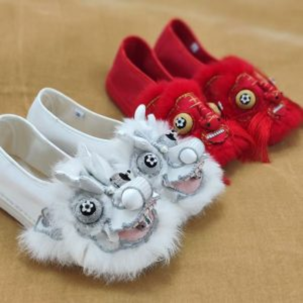 “Lion Dance” Thousand-Layer Sole Silk Shoes $599.00 view 12