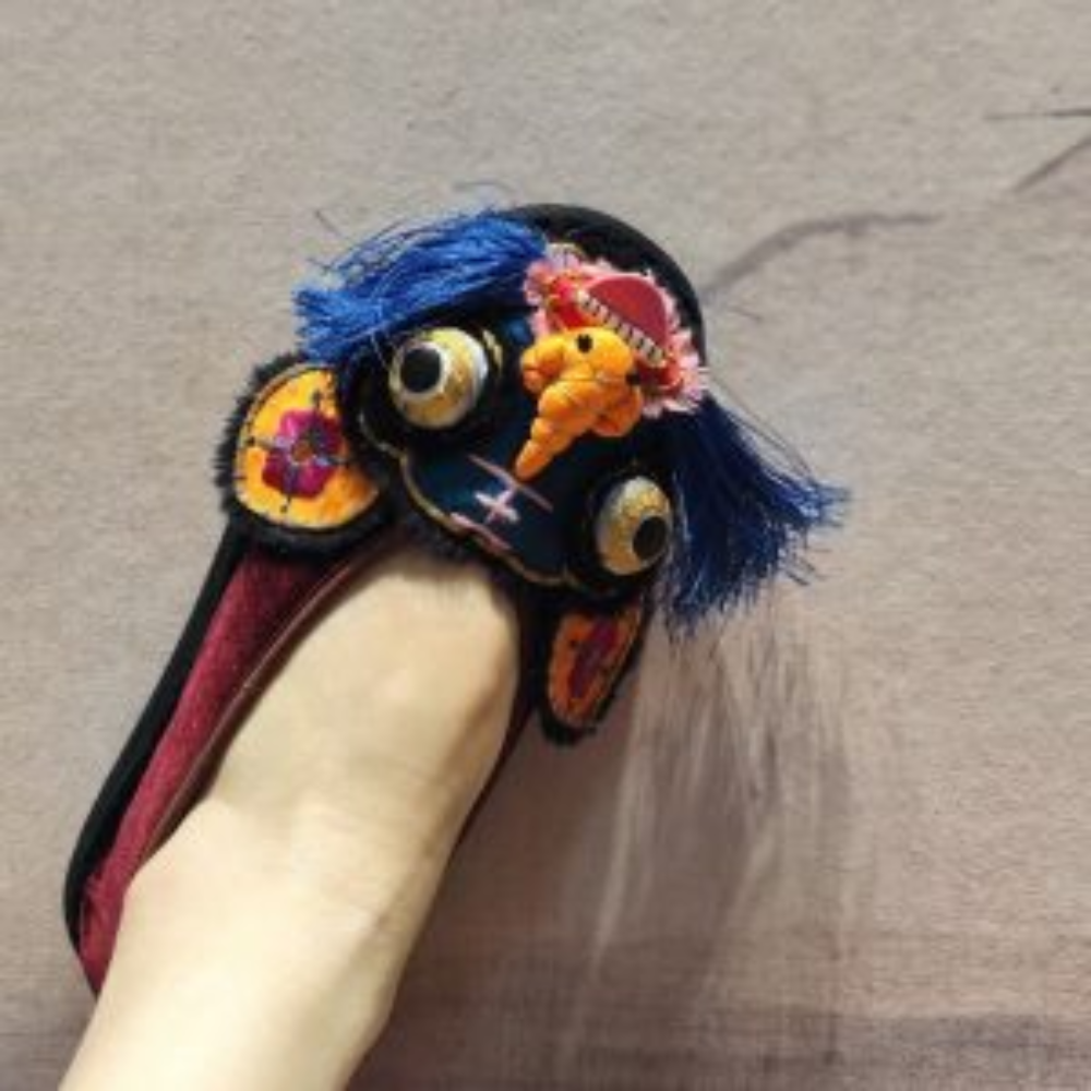“Lion Dance” Thousand-Layer Sole Silk Shoes $599.00 view 17