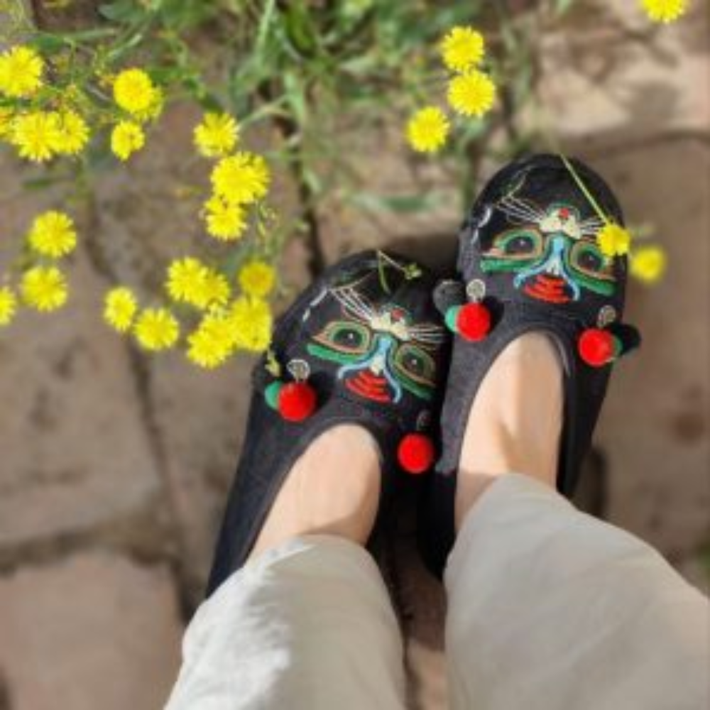 “Lion Dance” Thousand-Layer Sole Silk Shoes $599.00 view 3
