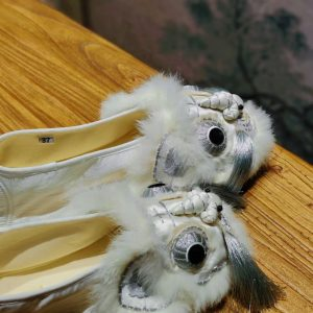 “Lion Dance” Thousand-Layer Sole Silk Shoes $599.00 view 4