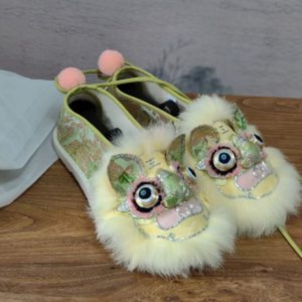 “Lion Dance” Thousand-Layer Sole Silk Shoes $599.00 view 5