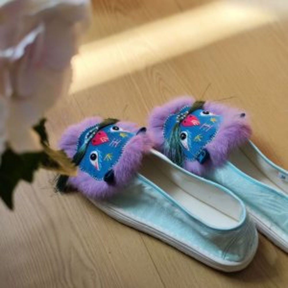 “Lion Dance” Thousand-Layer Sole Silk Shoes $599.00 view 8