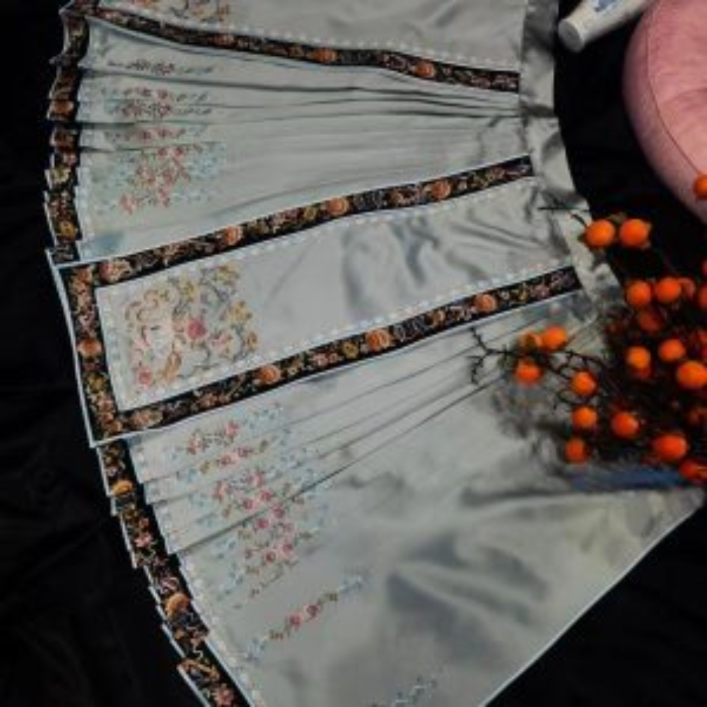 Ma Mian Qun (Horse-Face Skirt) – Ming Dynasty Handcrafted Silk Embroidery Skirt