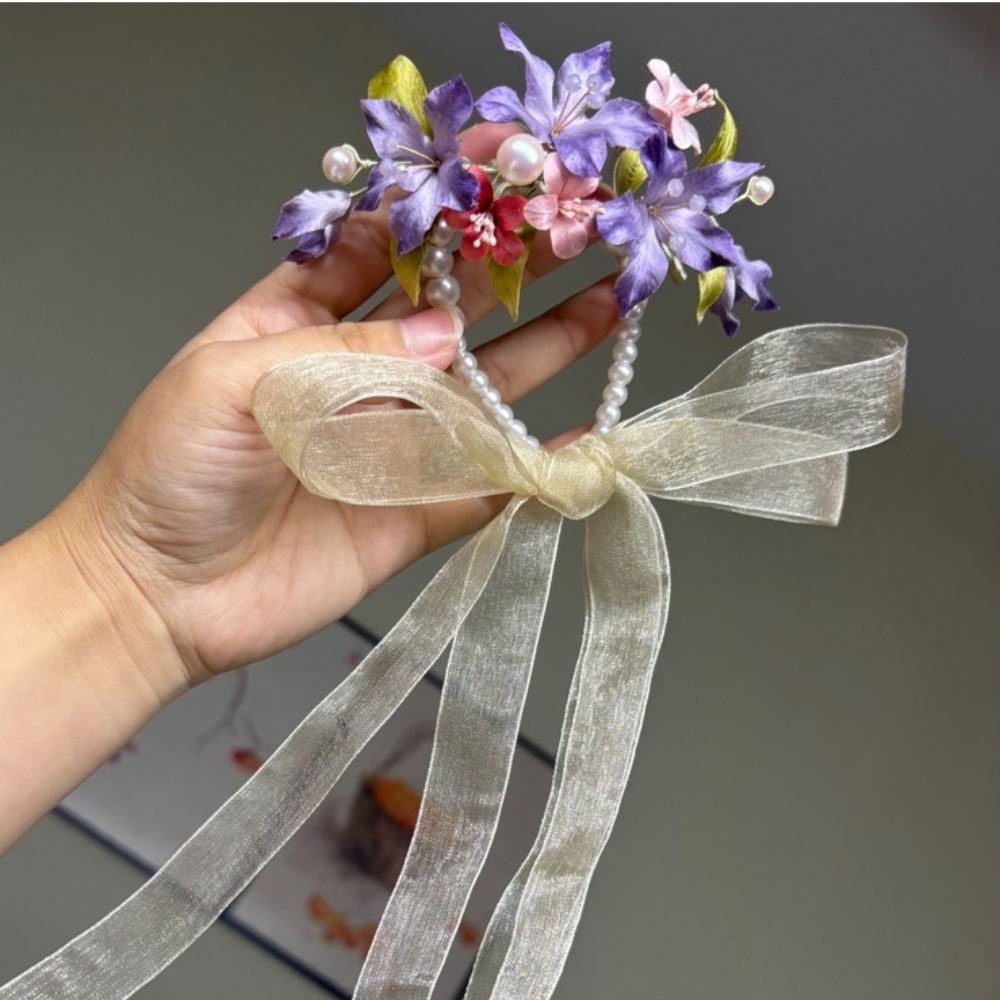 Róng Huā Wrist Corsage view 4