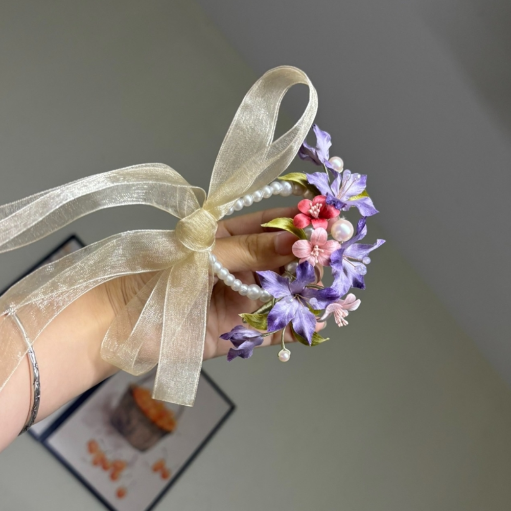 Róng Huā Wrist Corsage view 5