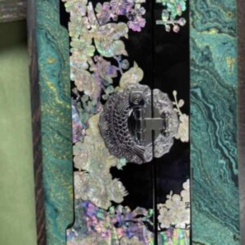 Handcrafted Shell Inlay Lacquer Jewelry Box view 2