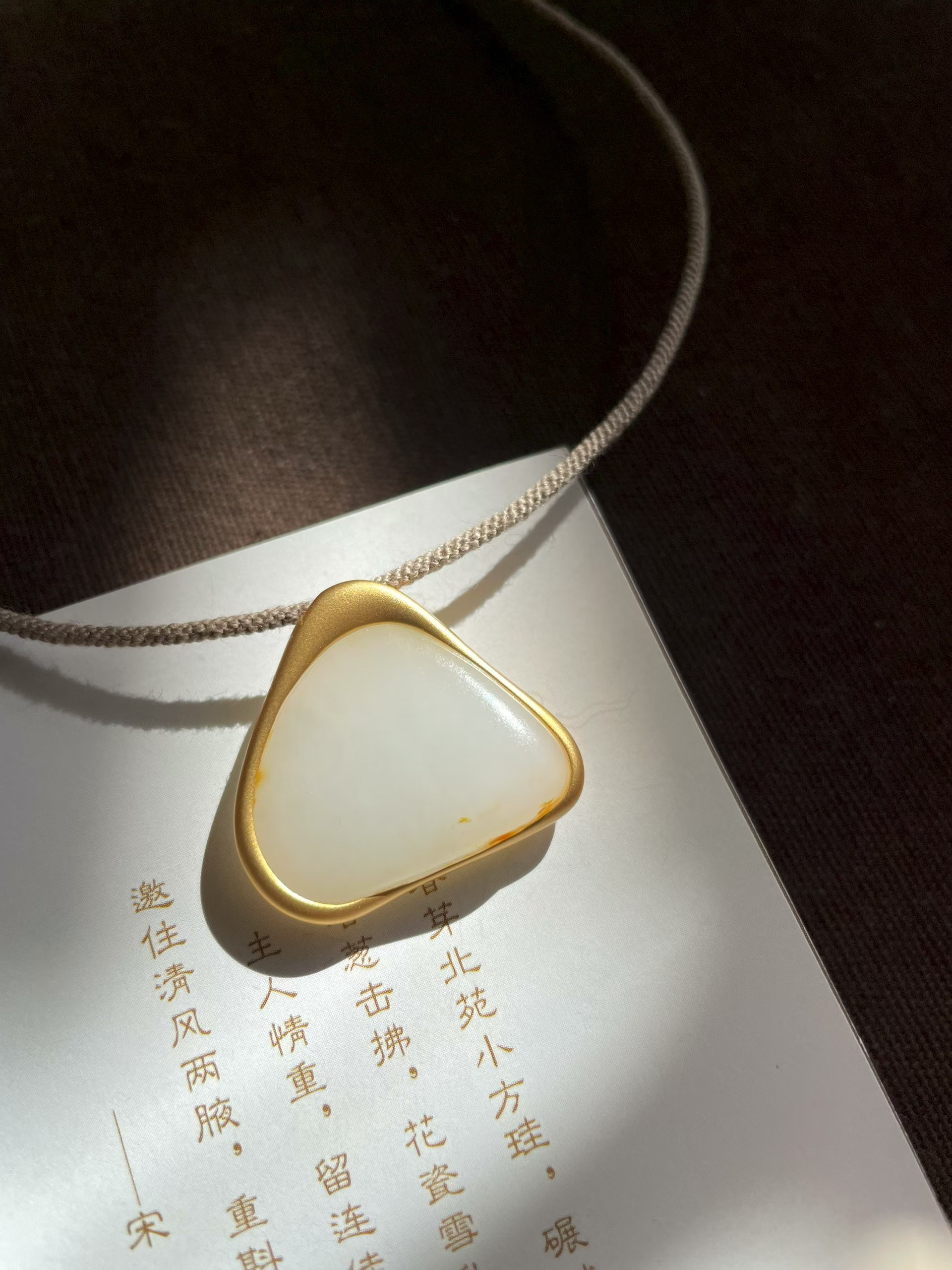 Lonely Stone Soul Mate Pendant – Pure Warm White (22g)