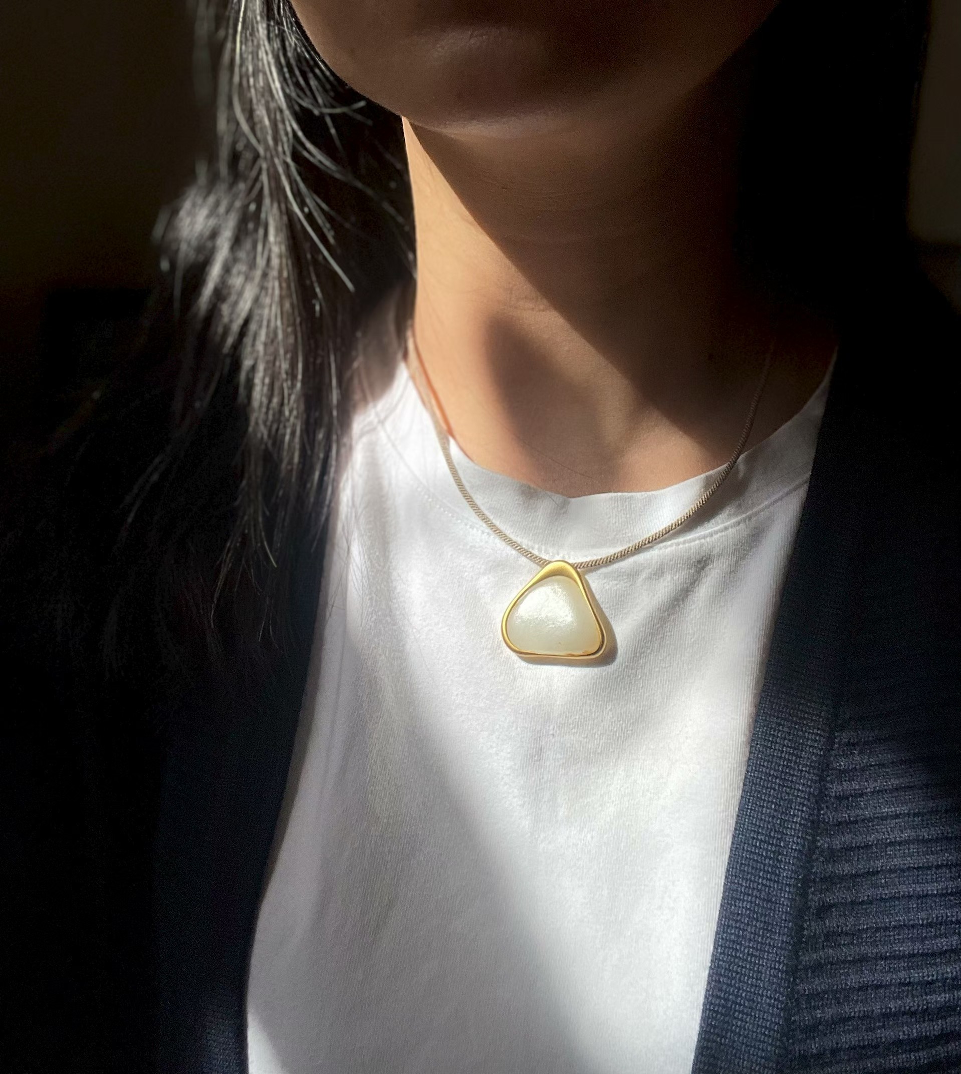 Lonely Stone Soul Mate Pendant – Pure Warm White (22g) view 3