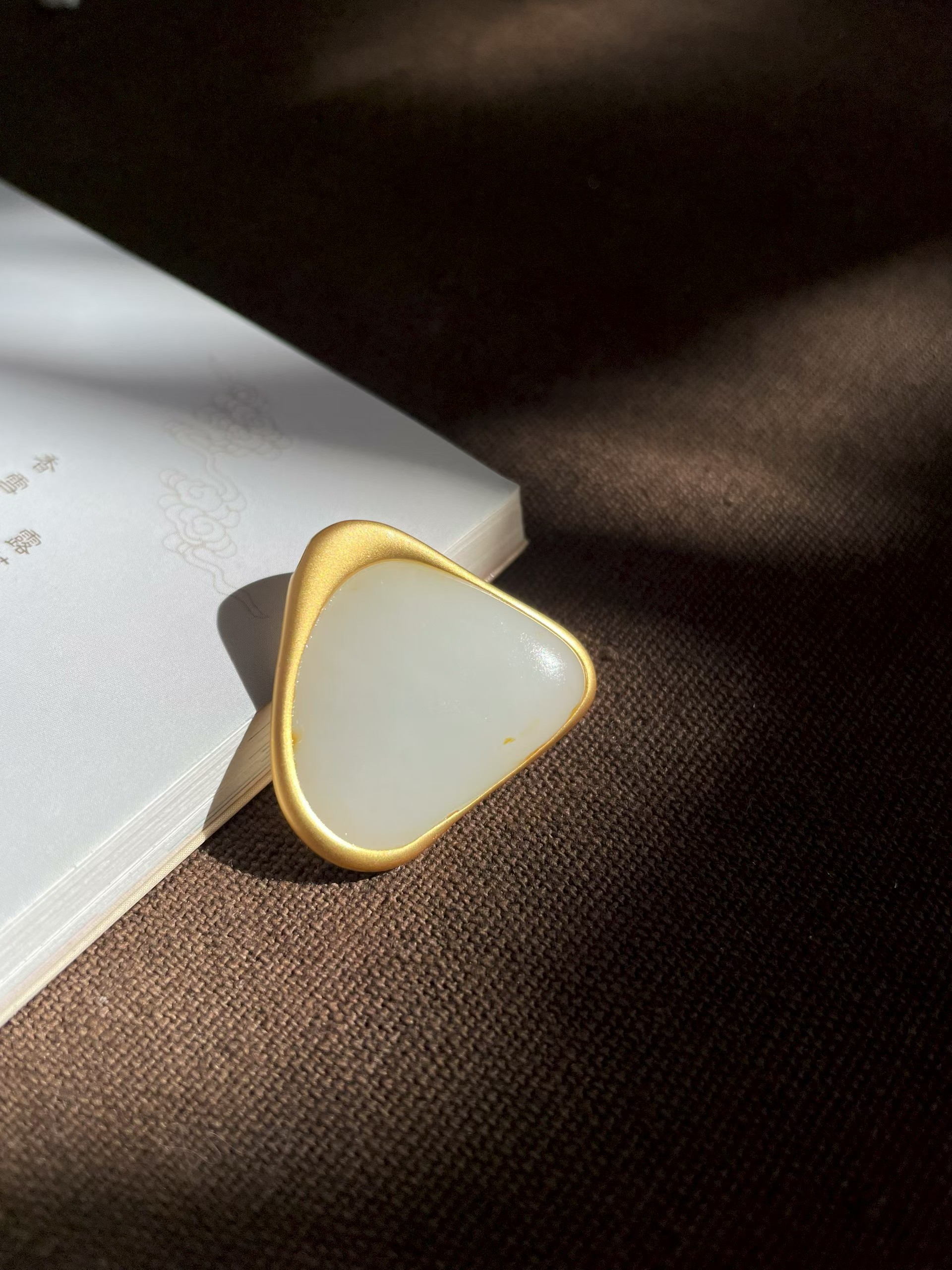 Lonely Stone Soul Mate Pendant – Pure Warm White (22g) view 4