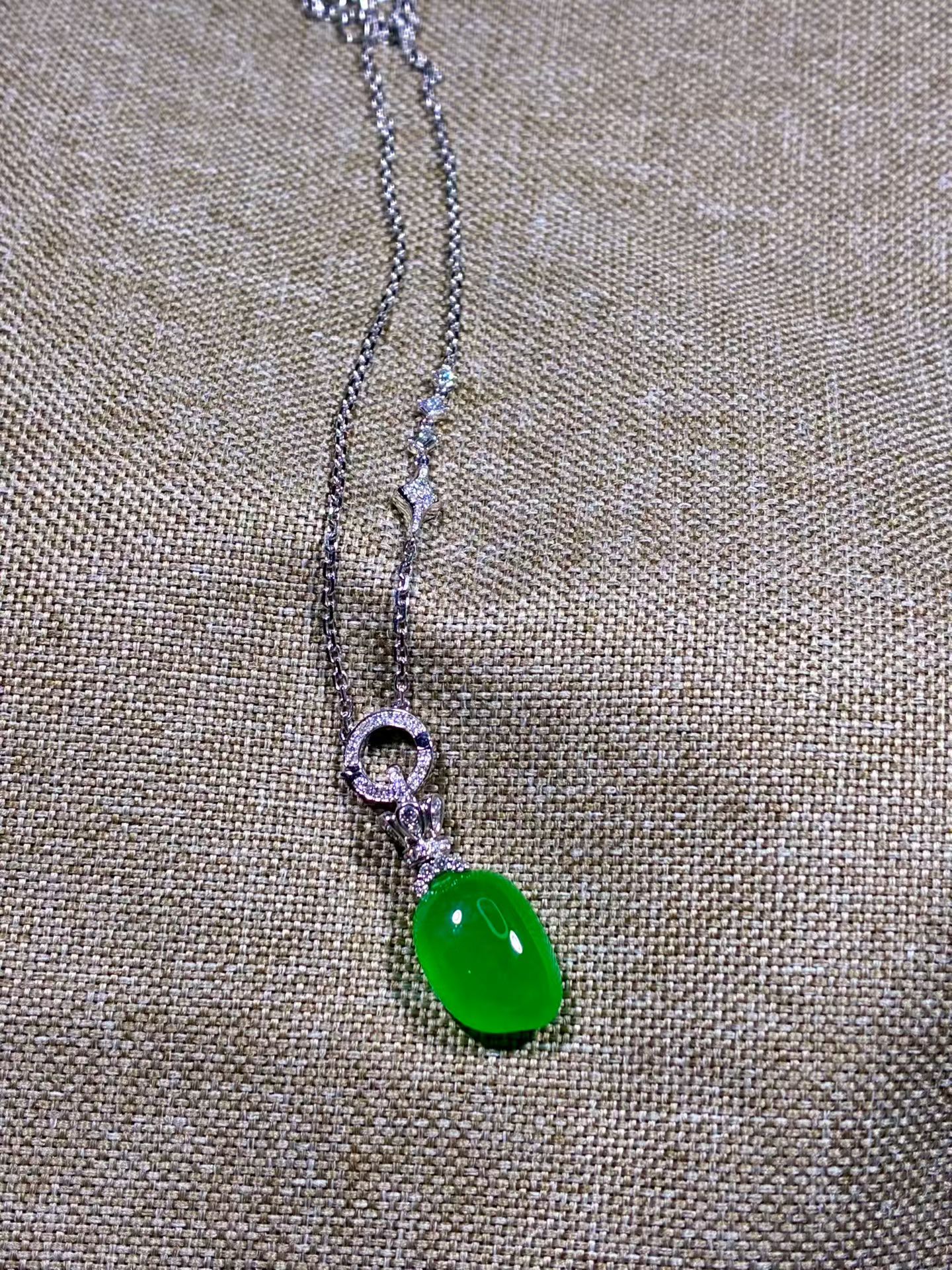 Full Green Jadeite Fu Gua (The Chinese Fortune Gourd, 7g) view 2
