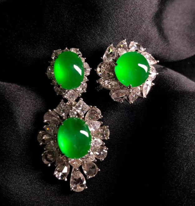 Green Long Shi Zhong (龙石种) Jadeite Jewelry Suite (Ring & Pendant) view 1