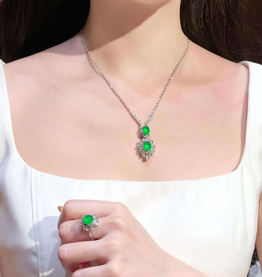 Green Long Shi Zhong (龙石种) Jadeite Jewelry Suite (Ring & Pendant) view 6