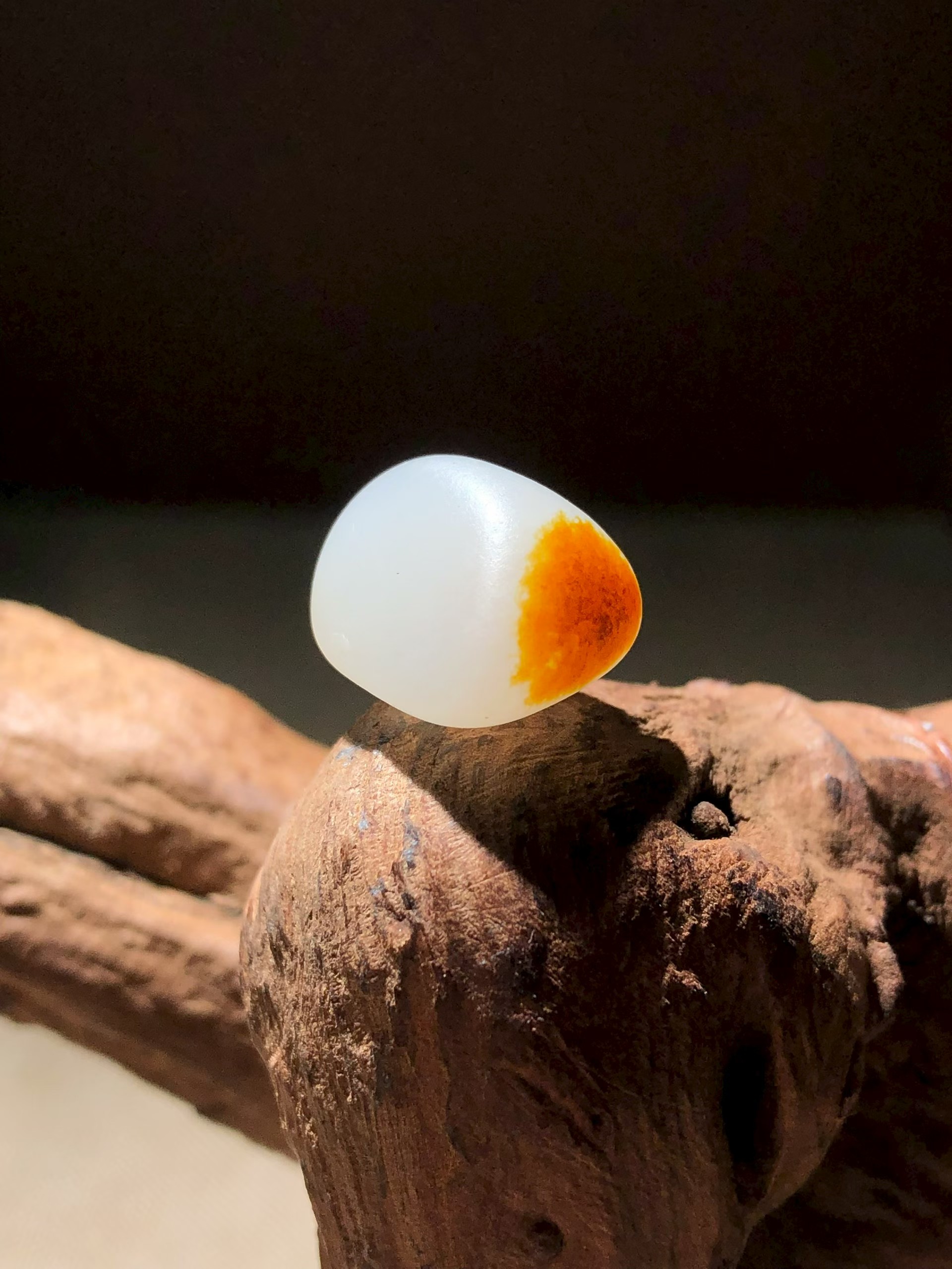 Collector's Lonely Stone – Concentrated Red Skin & Pure White (3.3g)