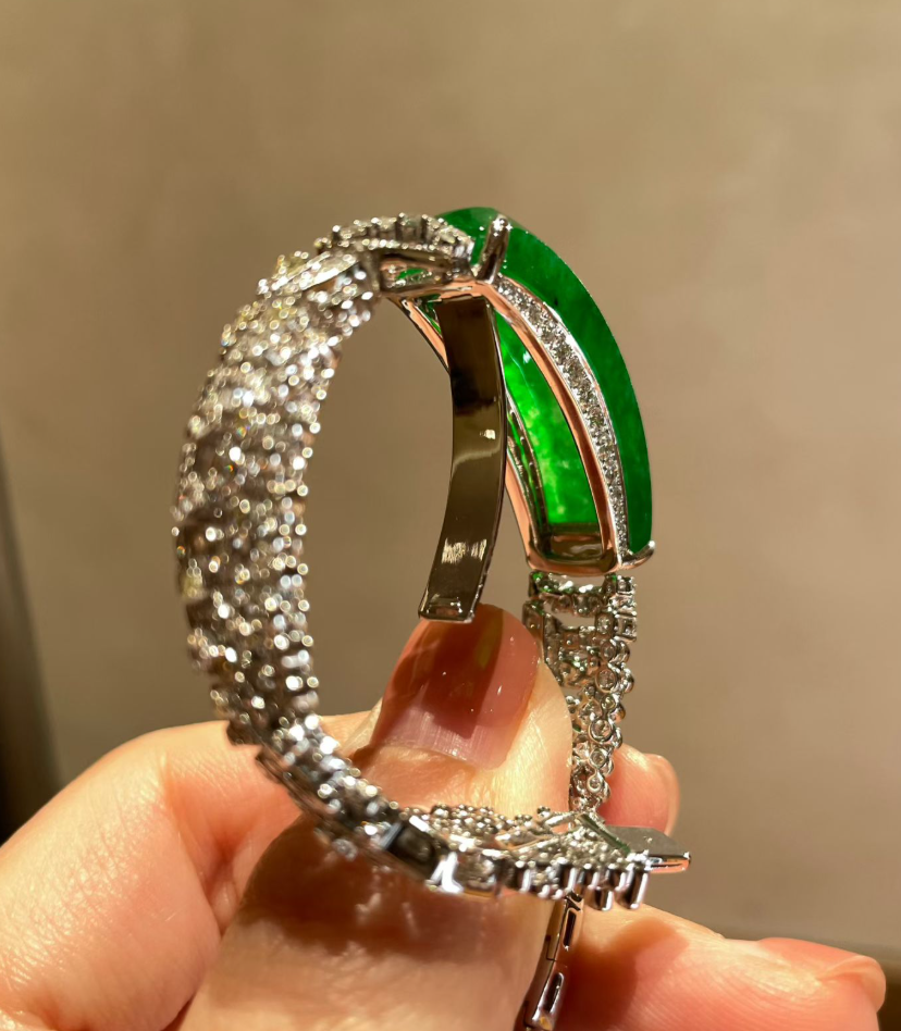 High Jewelry Glassy Imperial Green Jadeite Diamond Bracelet view 2