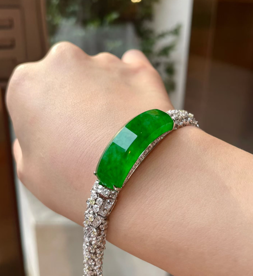 High Jewelry Glassy Imperial Green Jadeite Diamond Bracelet view 3