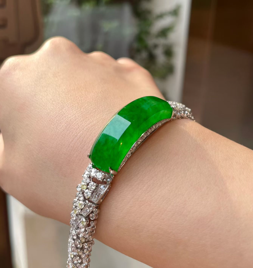 High Jewelry Glassy Imperial Green Jadeite Diamond Bracelet view 4