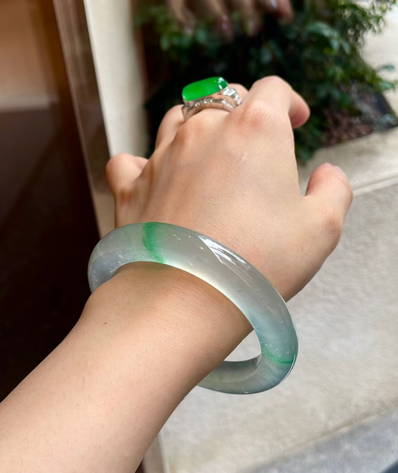 Glassy Floating Yang Green Jadeite Round Bangle (53.8mm) view 6