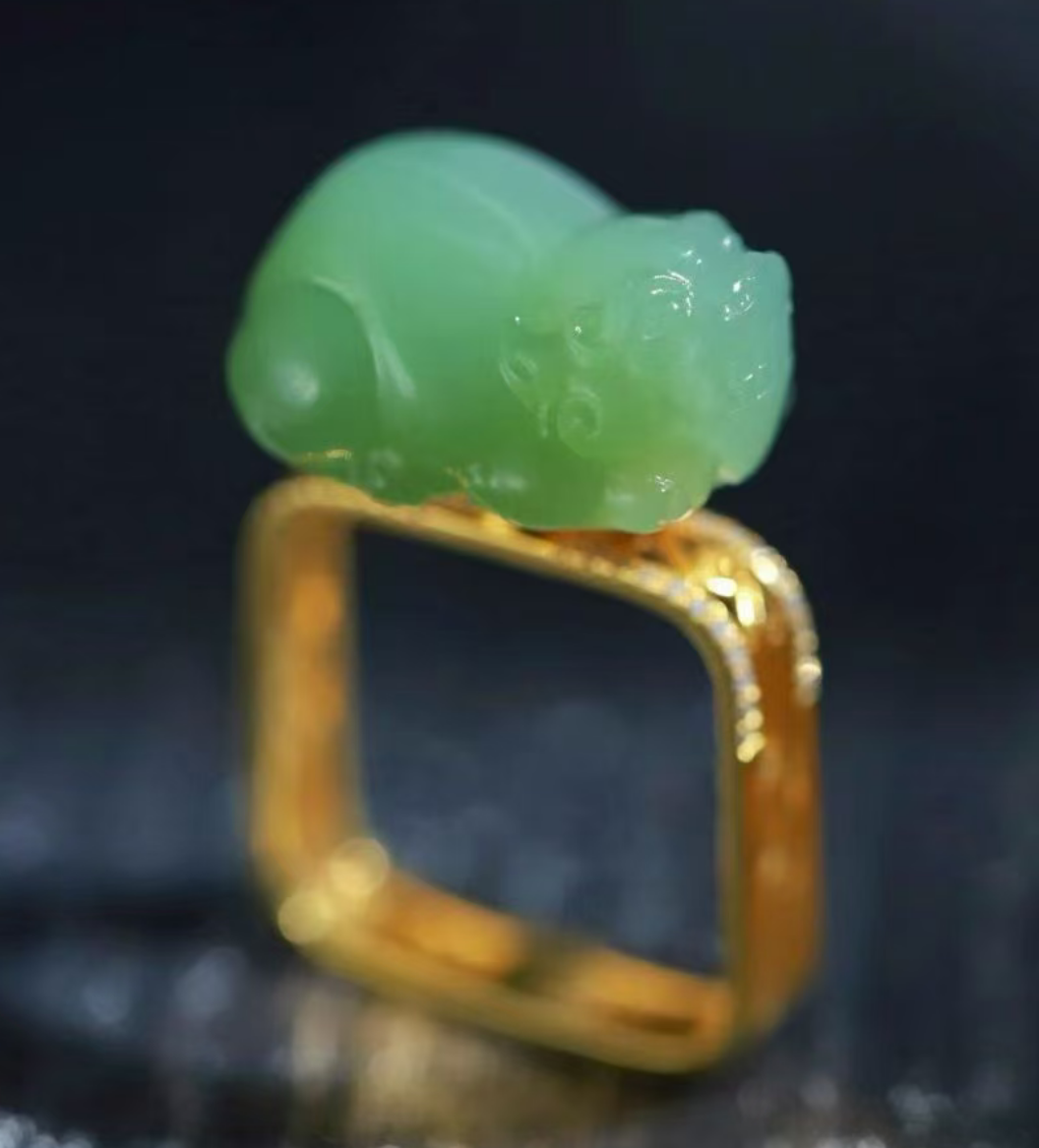 Pink-Green Nephrite Jade Pixiu (貔貅) Ring view 2