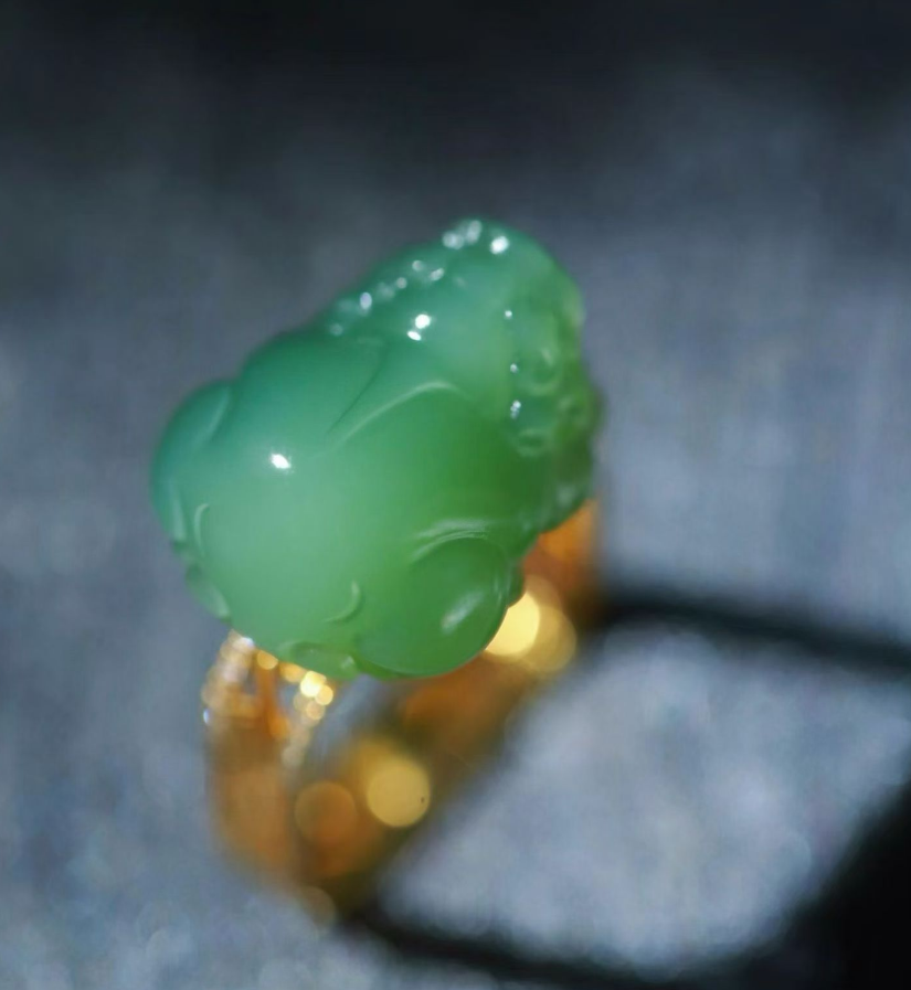 Pink-Green Nephrite Jade Pixiu (貔貅) Ring view 3