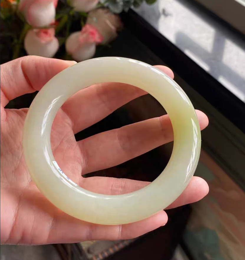 Xinjiang Ruoqiang Huangkou Nephrite Round Bangle (59mm) view 1