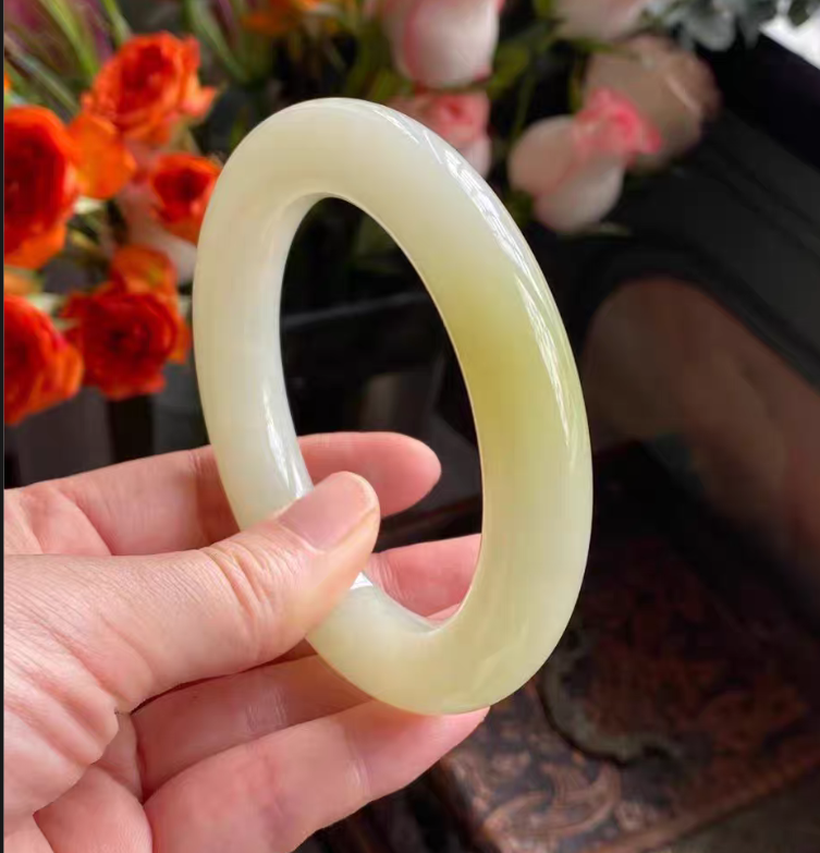 Xinjiang Ruoqiang Huangkou Nephrite Round Bangle (59mm) view 5