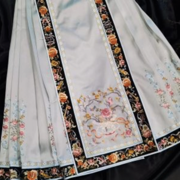 Ma Mian Qun (Horse-Face Skirt) – Ming Dynasty Handcrafted Silk Embroidery Skirt - Image 2
