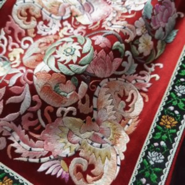 Ma Mian Qun (Horse-Face Skirt) – Ming Dynasty Handcrafted Silk Embroidery Skirt - Image 6