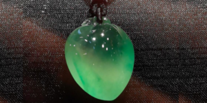 Jadeite Grain and Glow — How Structure and Light Define Value (1)